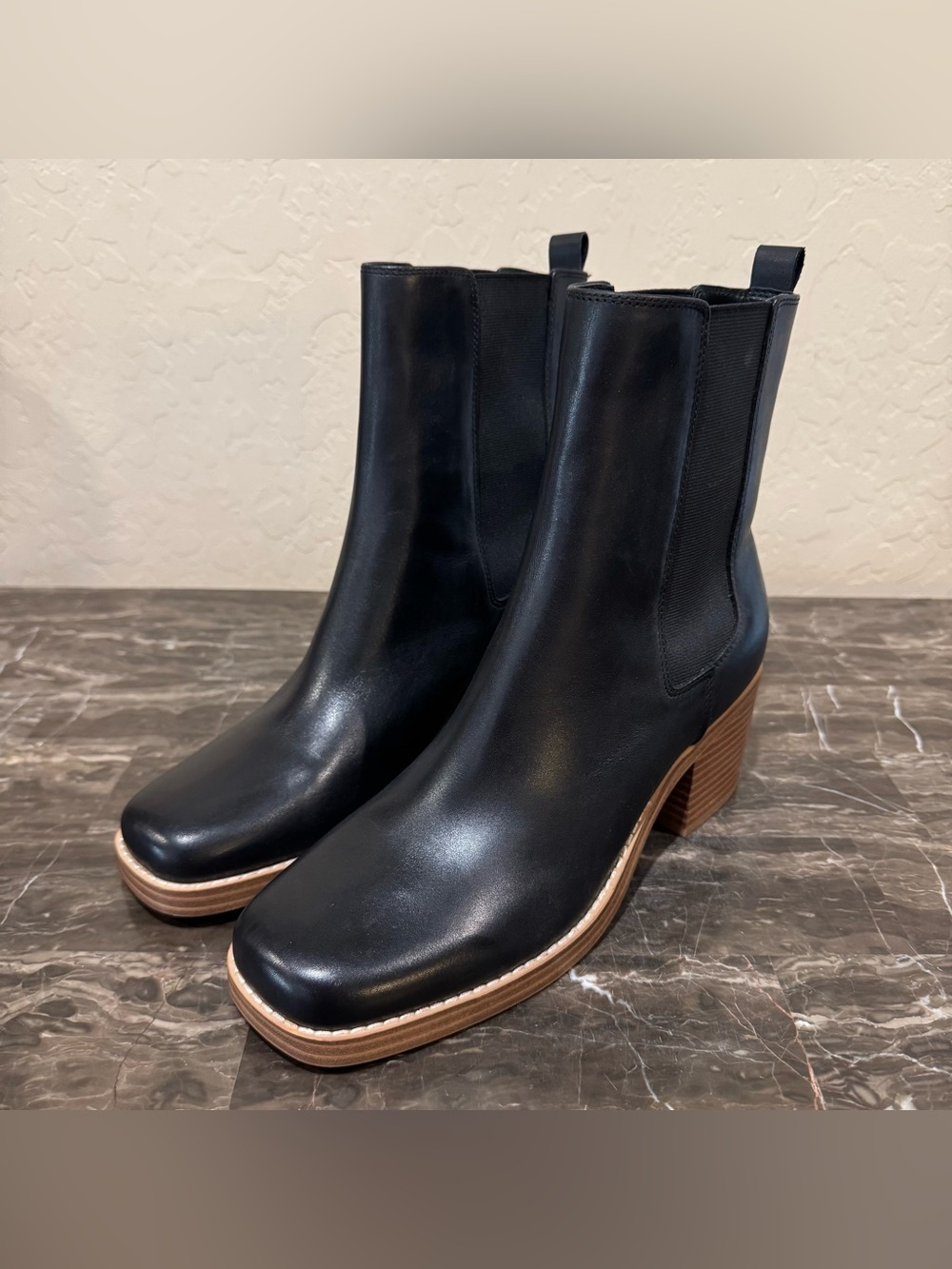 NEW Marc Fisher Lonel Black Leather Chelsea Boots